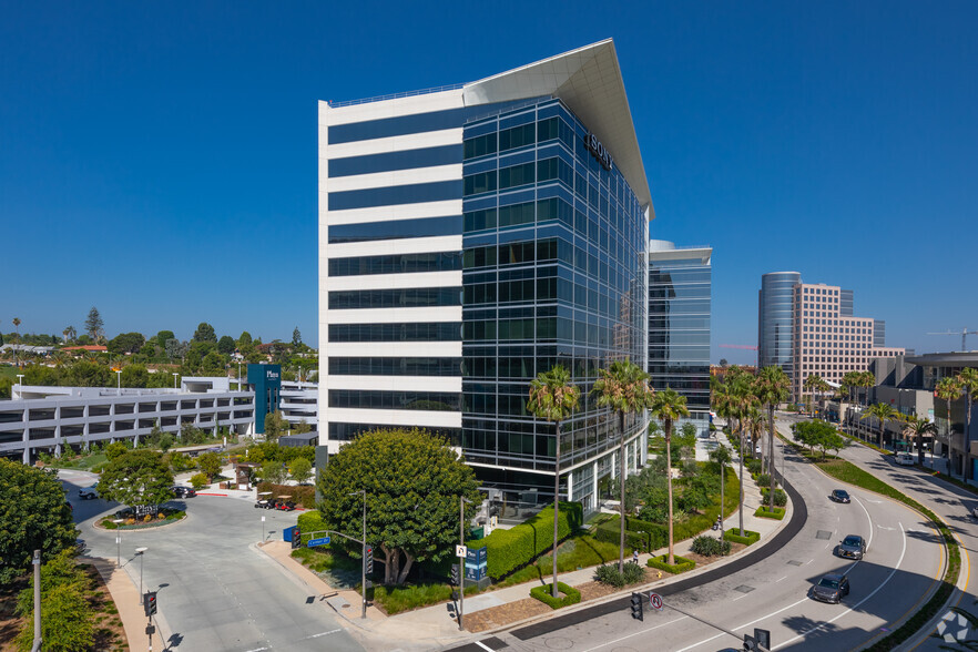 6080 Center Dr, Los Angeles, CA en alquiler - Foto del edificio - Imagen 1 de 5