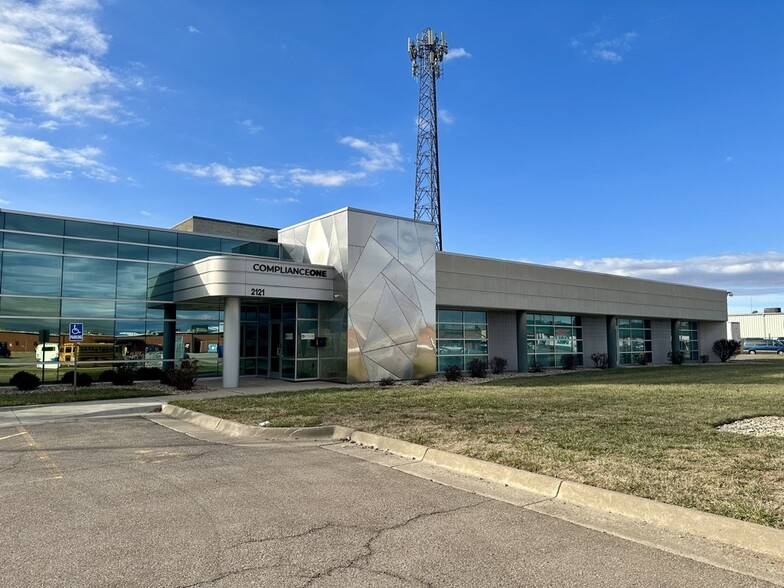 2121 SW Chelsea Dr, Topeka, KS en alquiler - Foto del edificio - Imagen 1 de 3