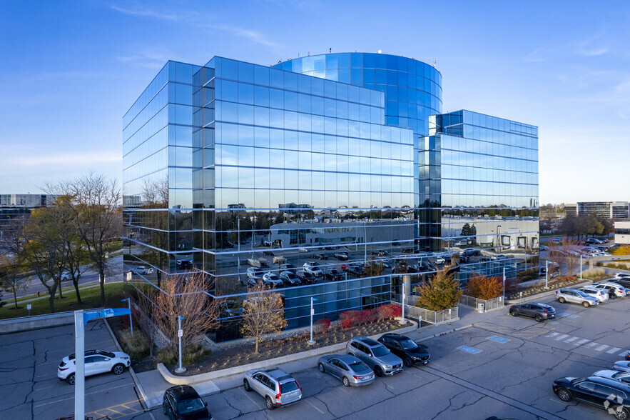 95 Mural St, Richmond Hill, ON en alquiler - Foto del edificio - Imagen 2 de 7