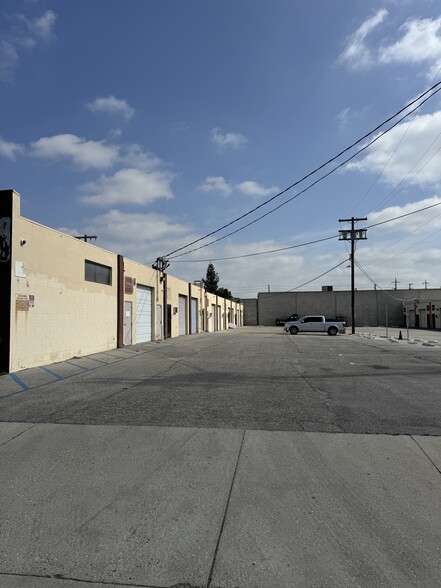 9614 Cozycroft Ave, Chatsworth, CA en alquiler - Foto del edificio - Imagen 2 de 22