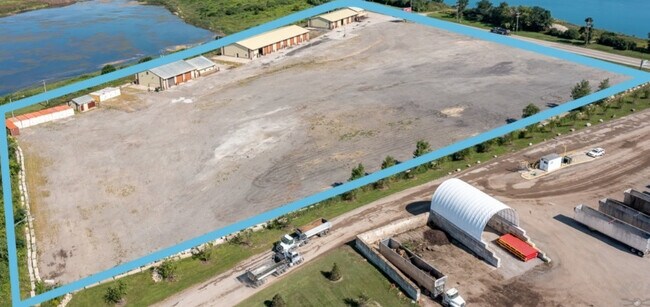 Más detalles de 3504 S Virginia, Crystal Lake, IL - Nave en venta