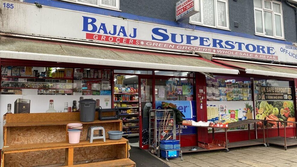 185-187 Wellington Road South, Hounslow en venta - Foto del edificio - Imagen 2 de 4