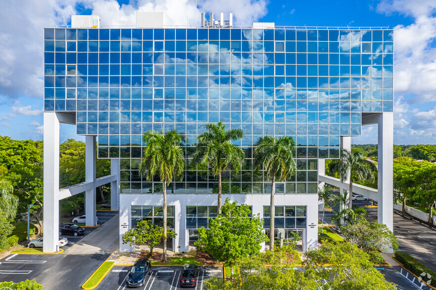 210 N University Dr, Coral Springs, FL en alquiler - Foto del edificio - Imagen 2 de 12