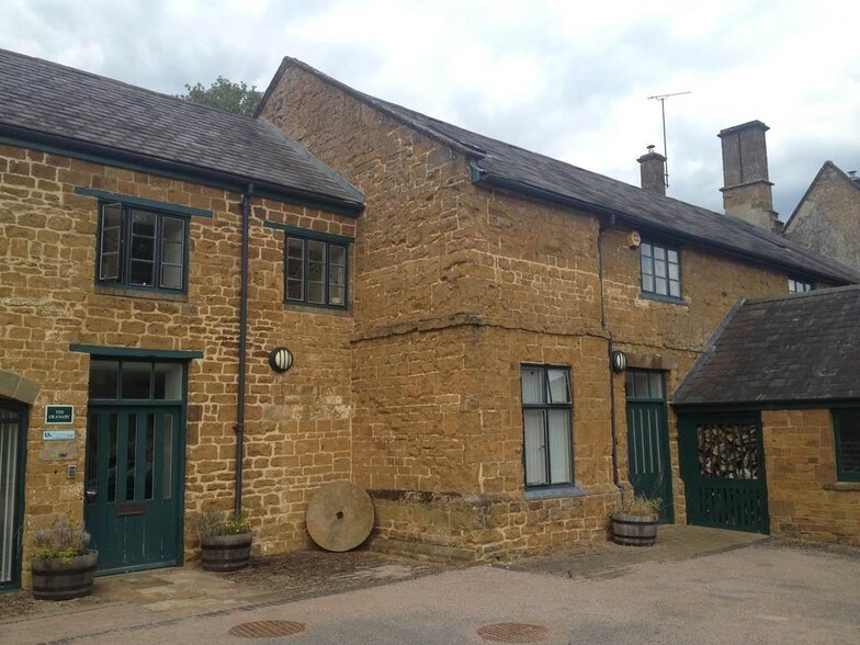 Home Farm Dr, Upton en alquiler - Foto del edificio - Imagen 1 de 4