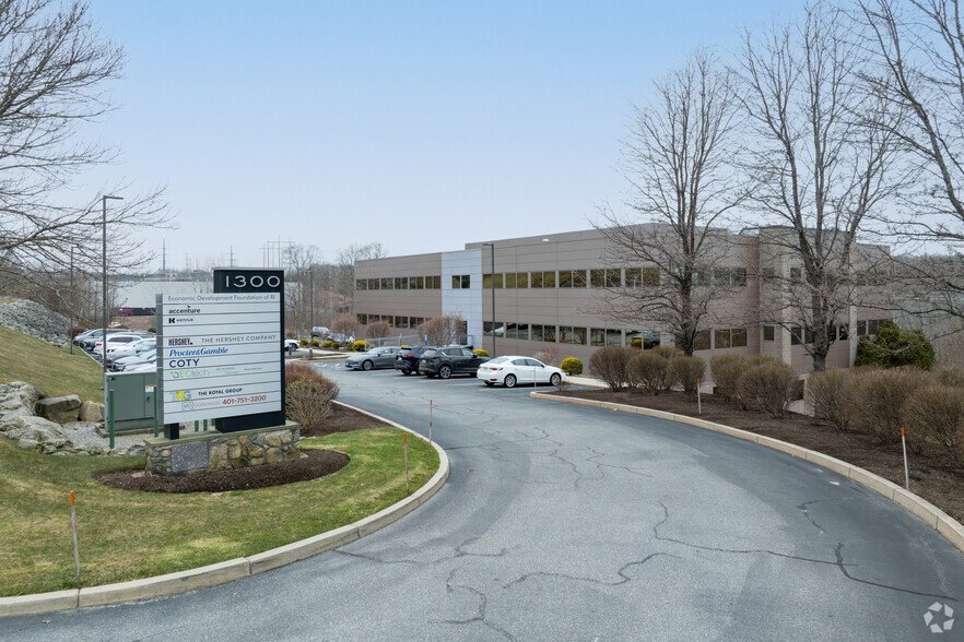 1300 Highland Corporate Dr, Cumberland, RI en alquiler - Foto principal - Imagen 1 de 17