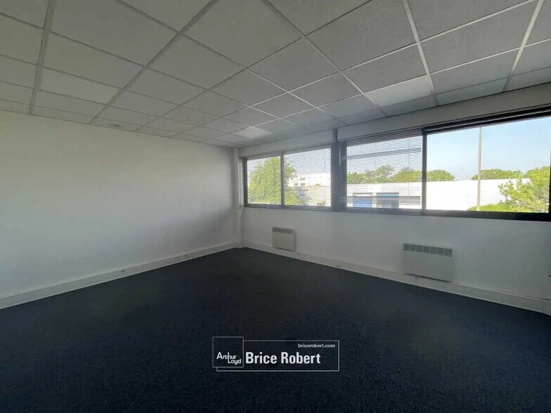 Oficina en Vaulx-en-Velin en alquiler - Foto del edificio - Imagen 3 de 15