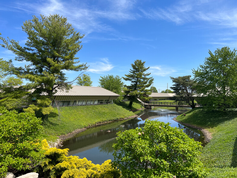 1195 Corporate Lake Dr, Creve Coeur, MO en venta - Foto del edificio - Imagen 2 de 4