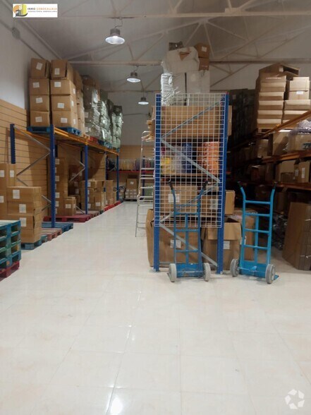 Nave en Fuenlabrada, Madrid en venta - Foto del interior - Imagen 1 de 1