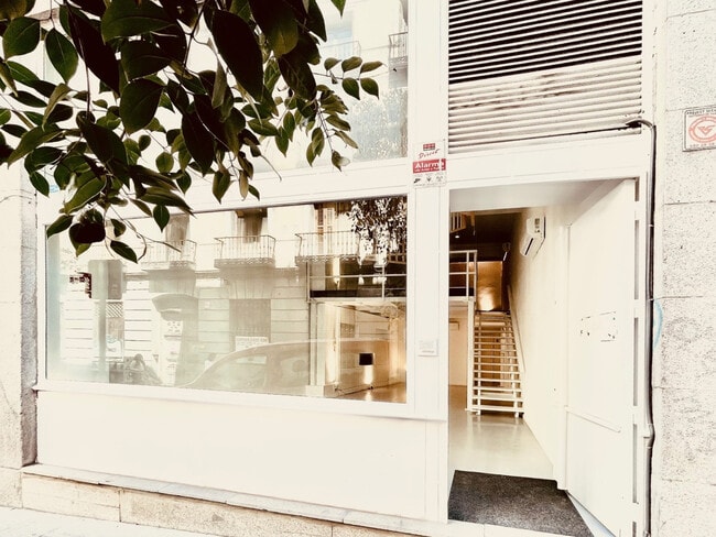 Más detalles de Calle de las Hileras, 6, Madrid - Local en alquiler