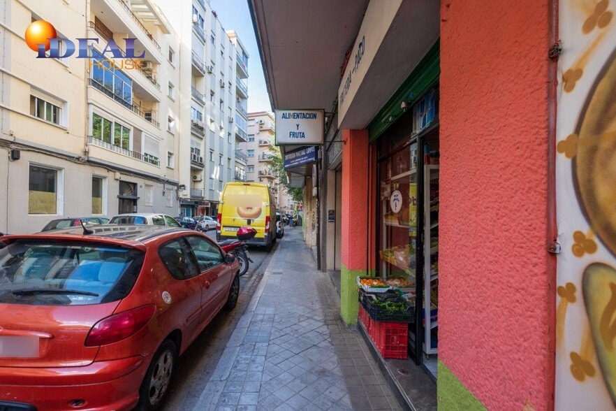 Local en Granada, Granada en venta - Foto del edificio - Imagen 2 de 19