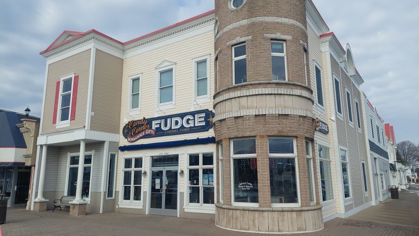 325 E Central Ave, Mackinaw City, MI en alquiler - Foto del edificio - Imagen 2 de 15