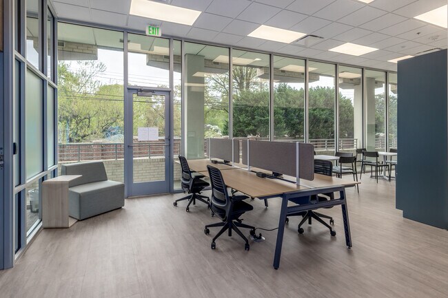 Más detalles de 4037 E Independence Blvd, Charlotte, NC - Coworking en alquiler
