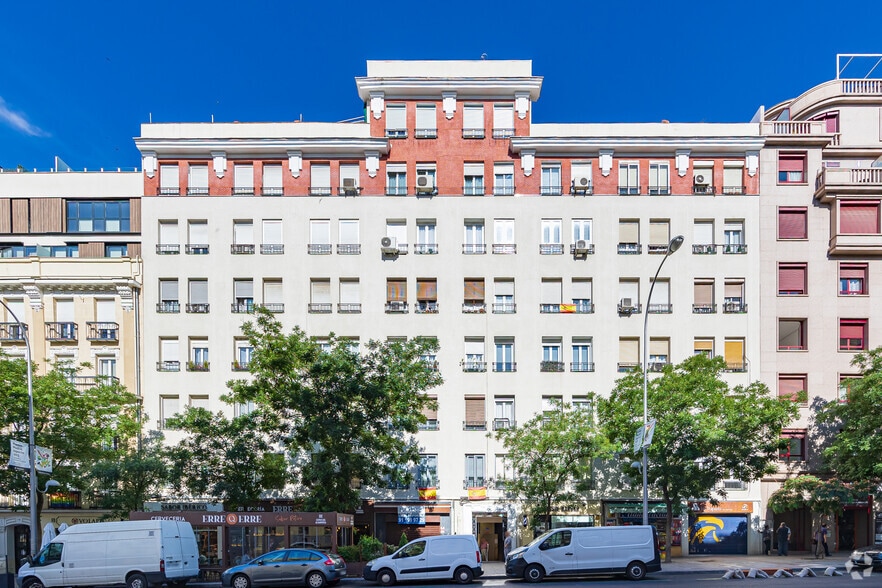 Edificio residencial en Madrid, Madrid en venta - Foto del edificio - Imagen 3 de 3
