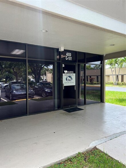 4850 N State Road 7, Fort Lauderdale, FL en alquiler - Foto del edificio - Imagen 2 de 11