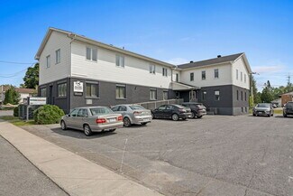 Más detalles de 457 Main St E, Winchester, ON - Oficina en venta