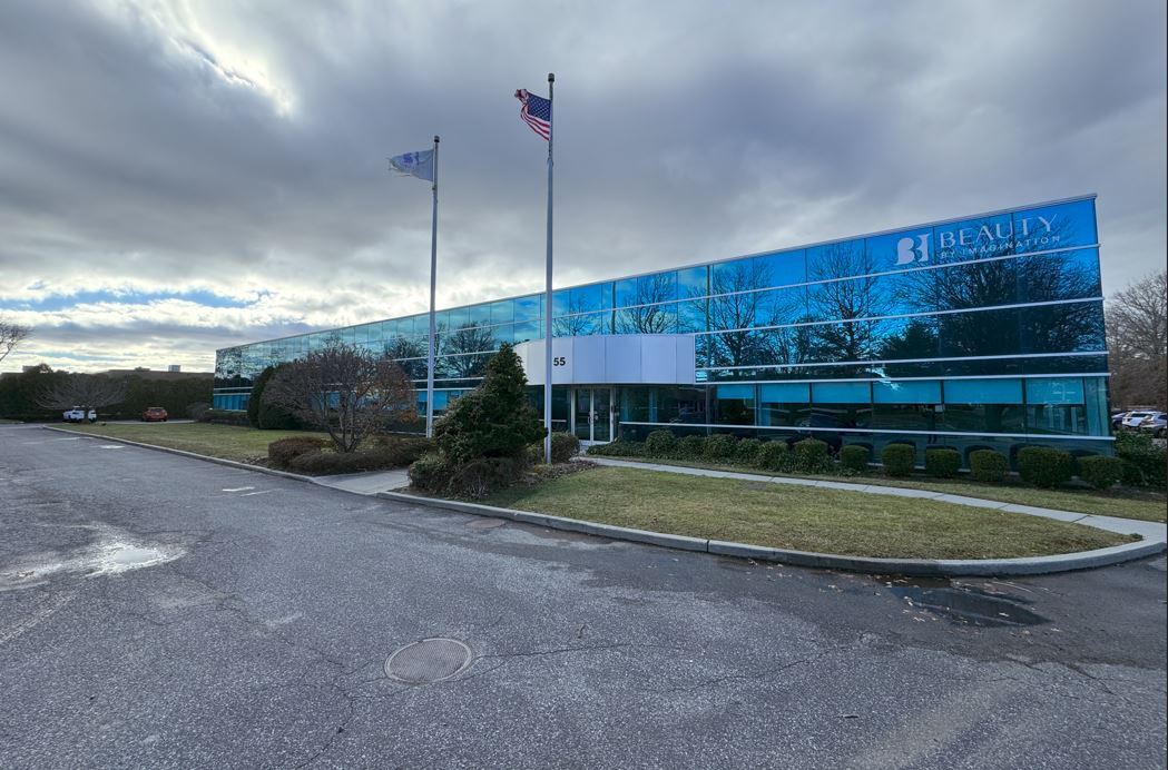 55 Mall Dr, Commack, NY en venta Foto del edificio- Imagen 1 de 13