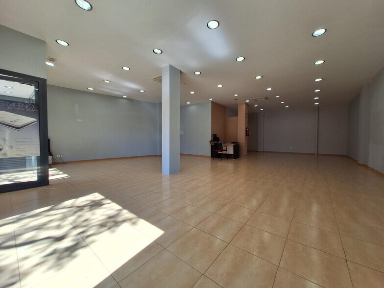 Edificio residencial en Barberà del Vallès, Barcelona en venta - Foto del interior - Imagen 2 de 3