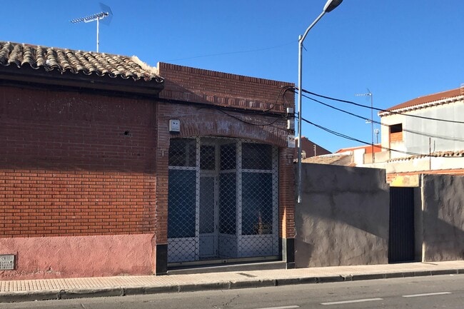 Más detalles de Calle Don Hipólito Ezquerra, 31, Fuensalida - Local en venta