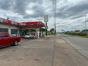 4921 North Freeway, Houston, TX en alquiler Foto del edificio- Imagen 2 de 5