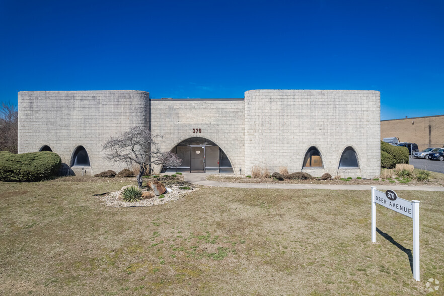 370 Oser Ave, Hauppauge, NY en alquiler - Foto del edificio - Imagen 3 de 5