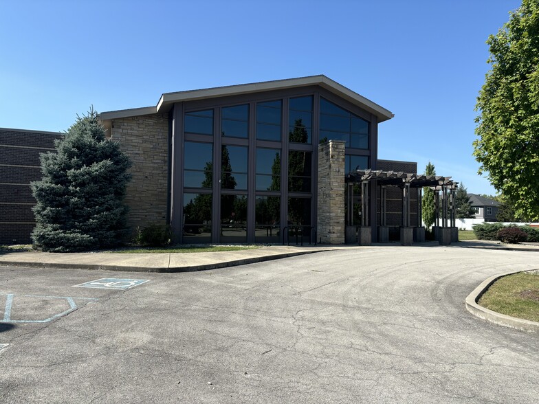 11481 Olio rd, Fishers, IN en alquiler - Foto del edificio - Imagen 3 de 12