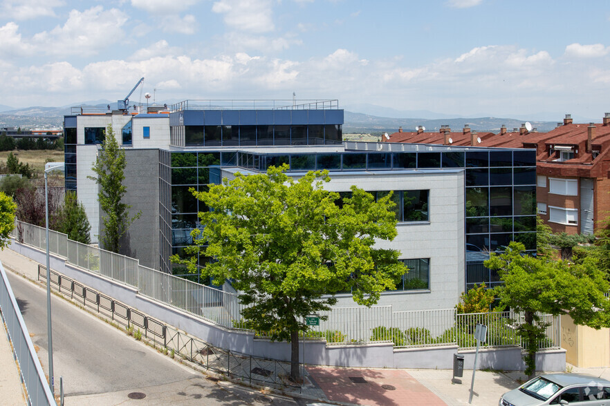 Calle Valle de Alcudia, 1, Las Rozas de Madrid, Madrid en alquiler - Foto del edificio - Imagen 2 de 3