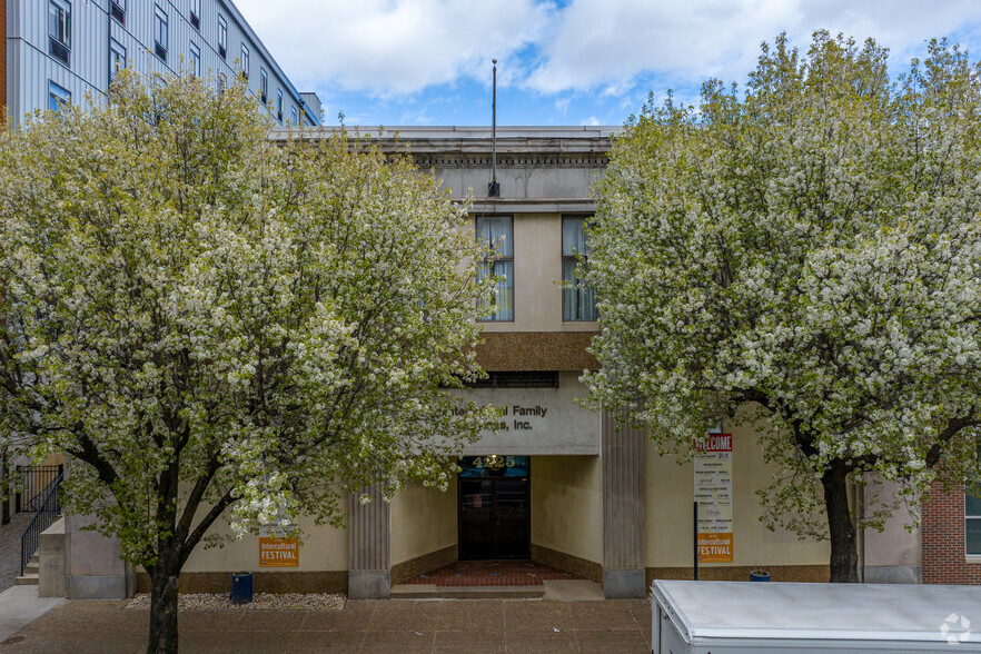 4225-4231 Chestnut St, Philadelphia, PA en alquiler - Foto del edificio - Imagen 2 de 8