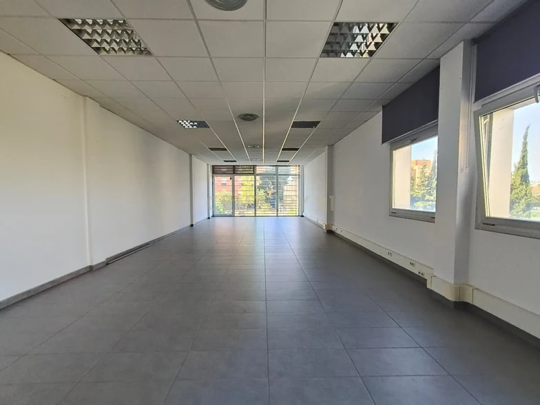Local en Barberà del Vallès, Barcelona en venta - Foto del interior - Imagen 2 de 3