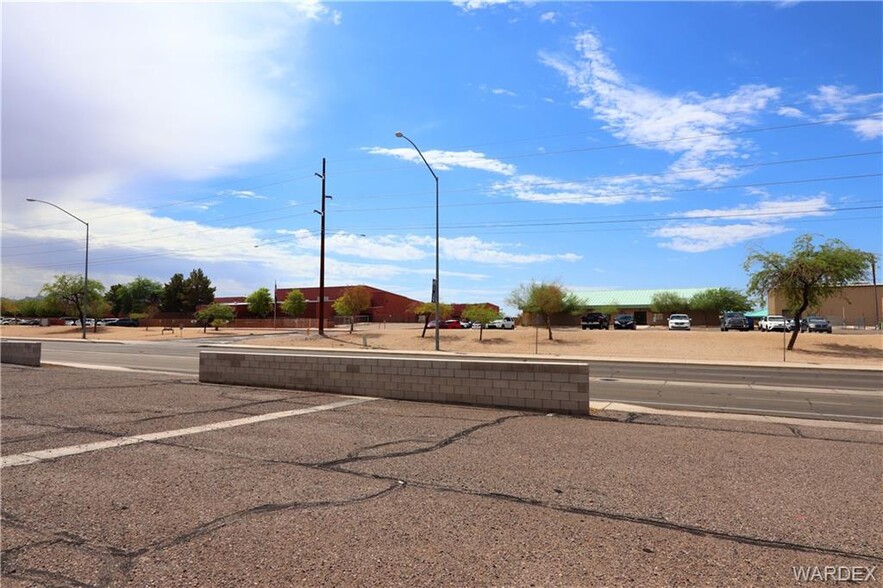 1041 E Hancock Rd, Bullhead City, AZ en alquiler - Foto del edificio - Imagen 3 de 18