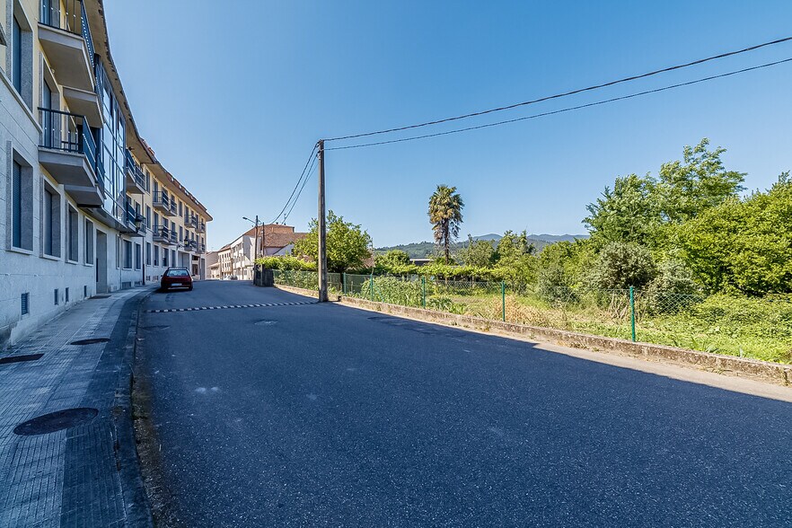 Local en Mondariz en venta - Foto del edificio - Imagen 2 de 22