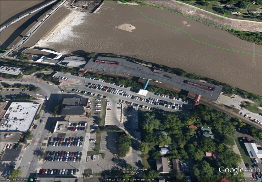 1 Riverfront Plz, Lawrence, KS en venta - Foto del edificio - Imagen 1 de 2