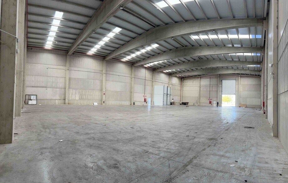 Nave en Chiloeches, Guadalajara en venta - Foto del edificio - Imagen 3 de 7