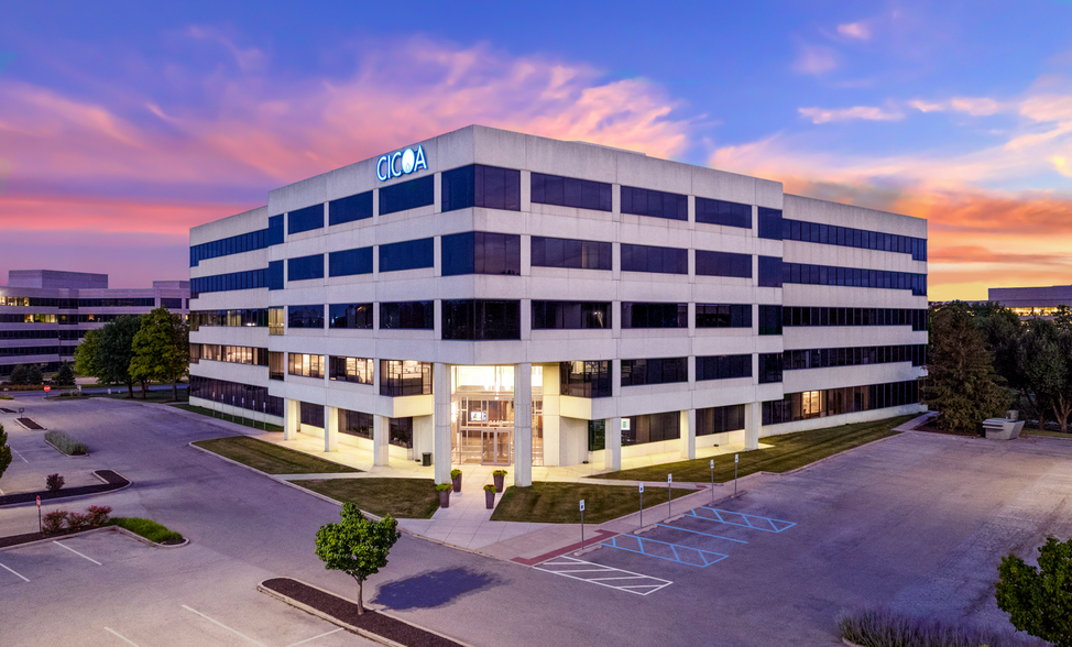 8440 Woodfield Crossing Blvd, Indianapolis, IN en alquiler - Foto del edificio - Imagen 1 de 17