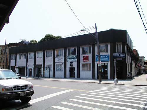 110-20 Jamaica Ave, Richmond Hill, NY en alquiler - Foto del edificio - Imagen 1 de 4