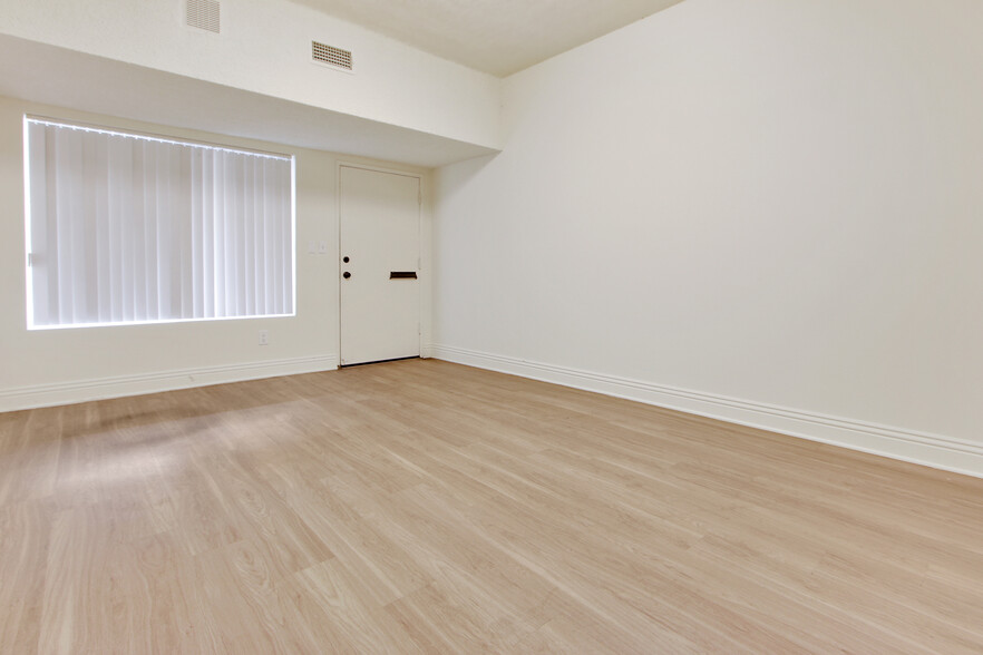 13615 Victory Blvd, Van Nuys, CA en alquiler - Foto del interior - Imagen 3 de 6