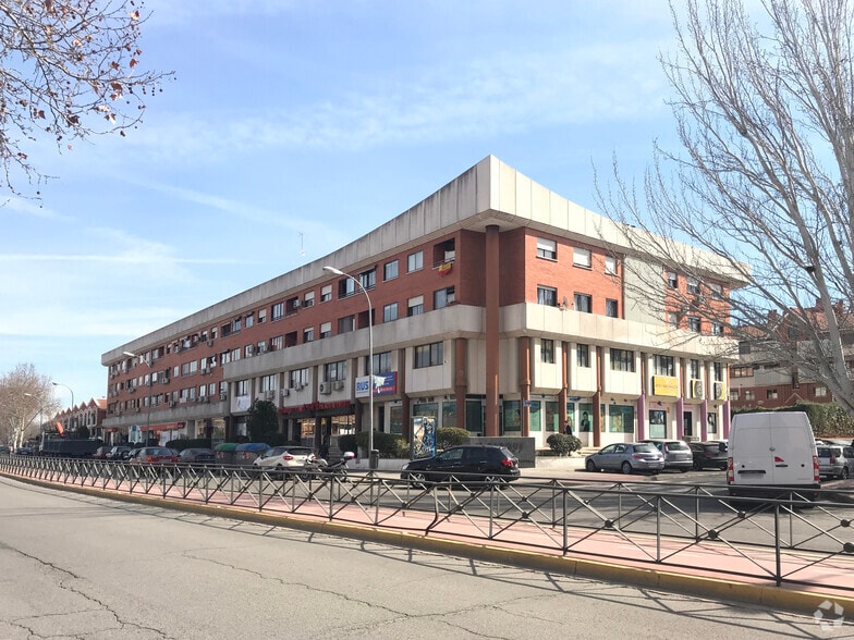 Edificio residencial en Alcalá de Henares, Madrid en venta - Foto del edificio - Imagen 3 de 4