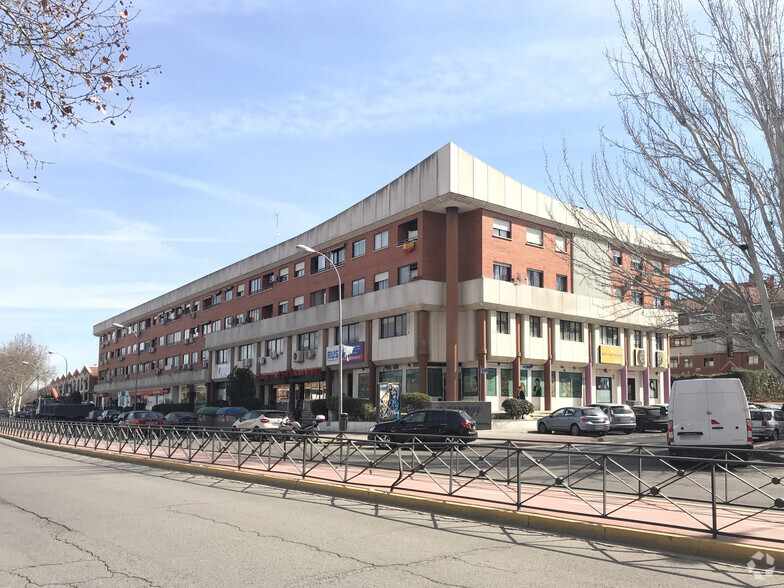 Avenida Lope de Figueroa, 18, Alcalá De Henares, Madrid en venta - Foto del edificio - Imagen 2 de 3