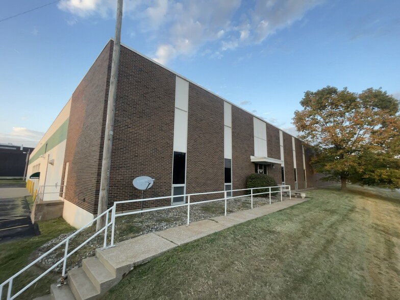 11675 Fairgrove Industrial Blvd, Maryland Heights, MO en venta - Foto del edificio - Imagen 1 de 17