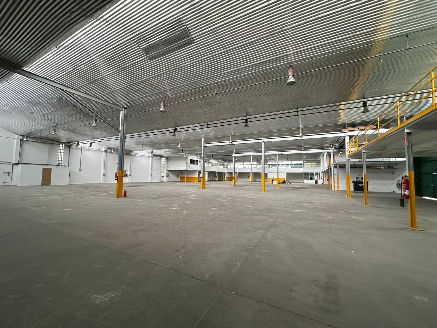 Nave en Móstoles, Madrid en alquiler Foto principal- Imagen 1 de 3