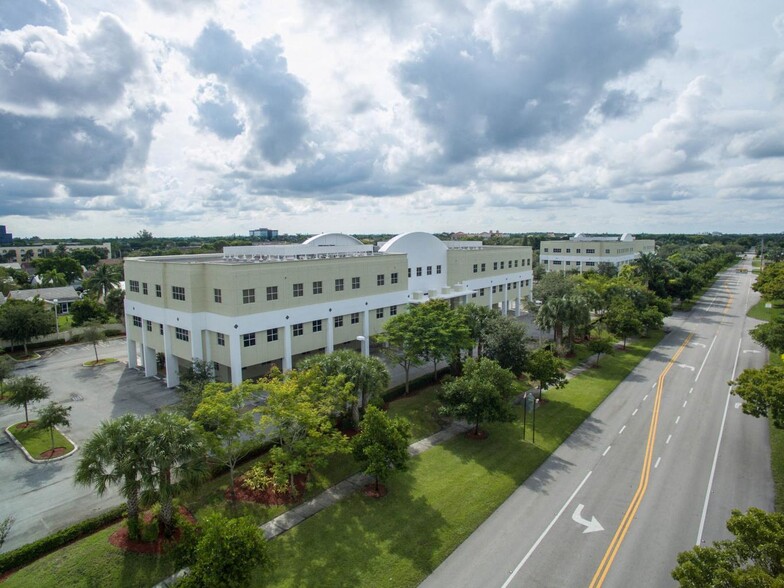 2901 Coral Hills Dr, Coral Springs, FL en alquiler - Foto del edificio - Imagen 3 de 13