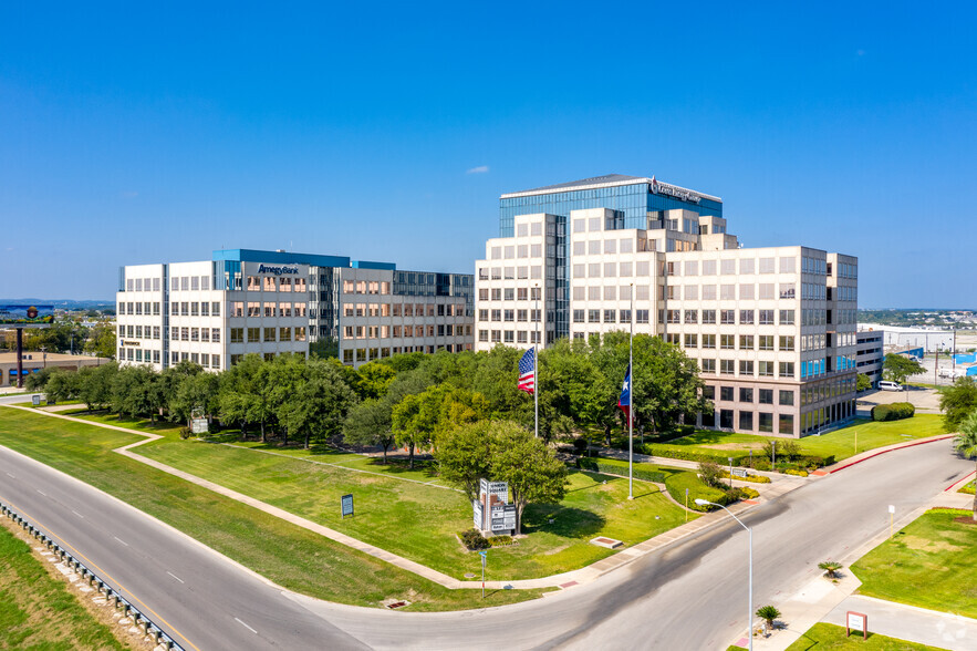 10101 Reunion Pl, San Antonio, TX en alquiler - Foto del edificio - Imagen 1 de 14