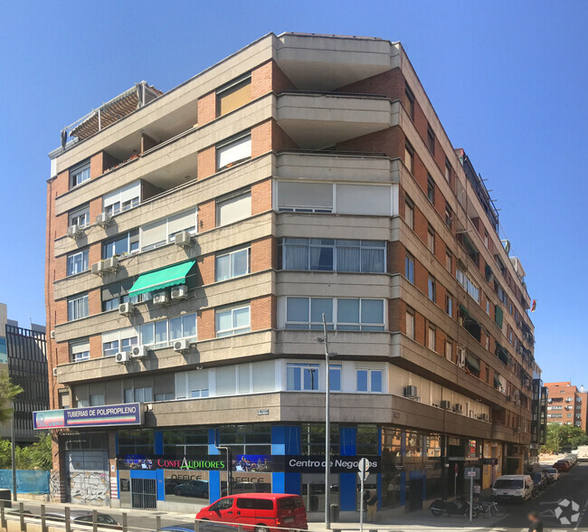 Calle De Eugenio Caxes, 1, Madrid, Madrid en alquiler - Foto del edificio - Imagen 1 de 2