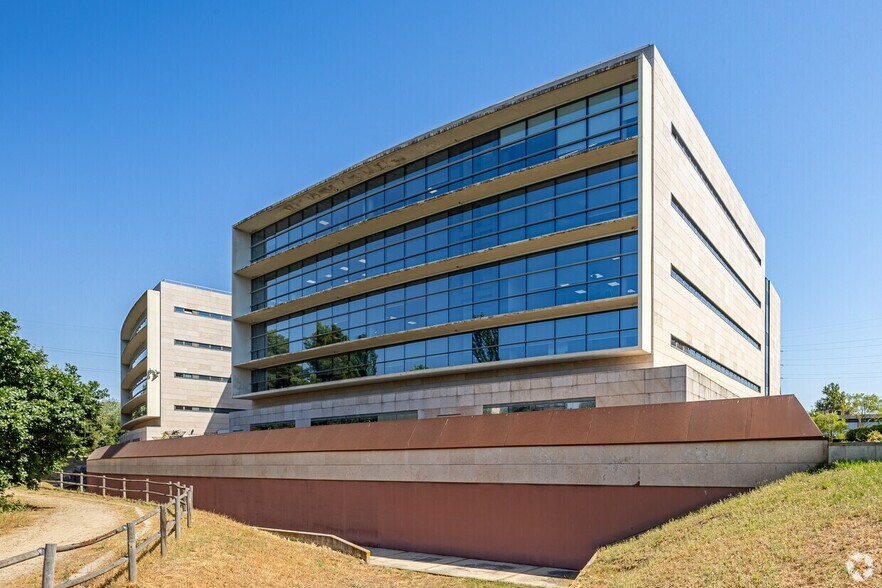 Avinguda Can Fatjó dels Aurons, 9, Cerdanyola del Vallès, Barcelona en alquiler - Foto del edificio - Imagen 2 de 3