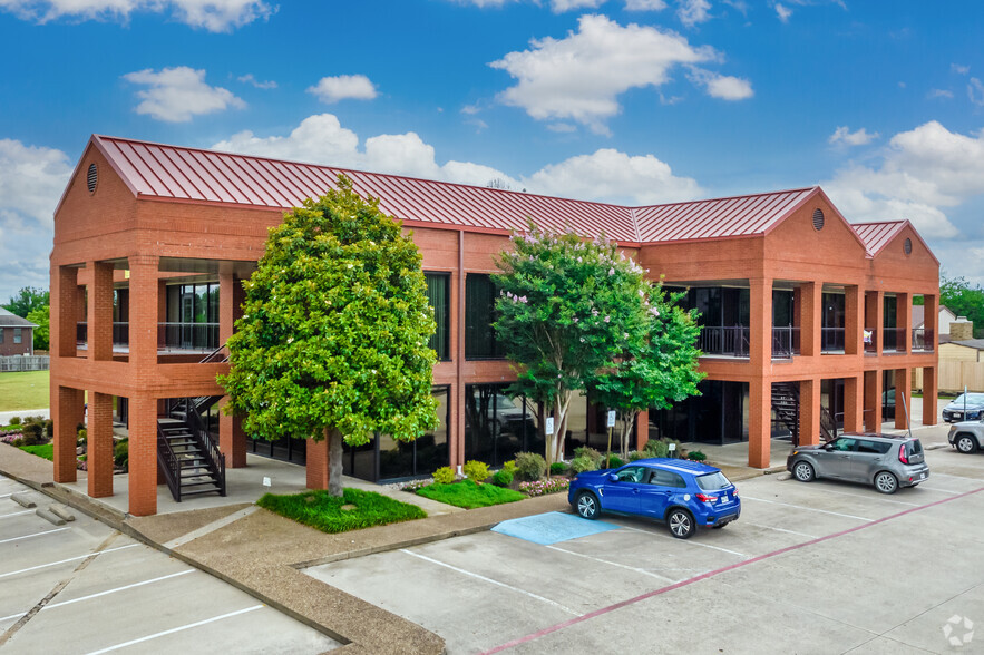 614 S Edmonds Ln, Lewisville, TX en alquiler - Foto del edificio - Imagen 1 de 54