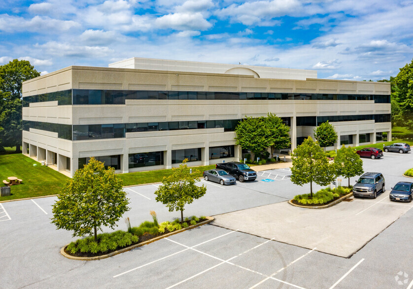 630 Freedom Business Center Dr, King Of Prussia, PA en alquiler - Foto del edificio - Imagen 1 de 15