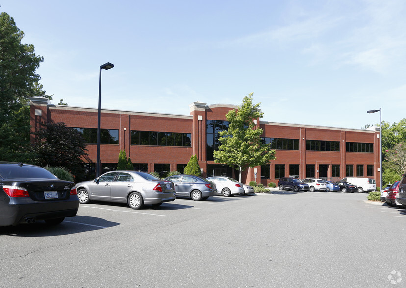 501 Eastowne Dr, Chapel Hill, NC en venta - Foto del edificio - Imagen 1 de 5