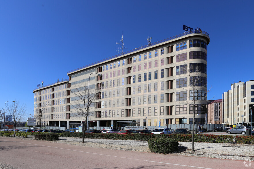 Calle Isabel Colbrand, 6-8, Madrid, Madrid en alquiler - Foto del edificio - Imagen 2 de 4