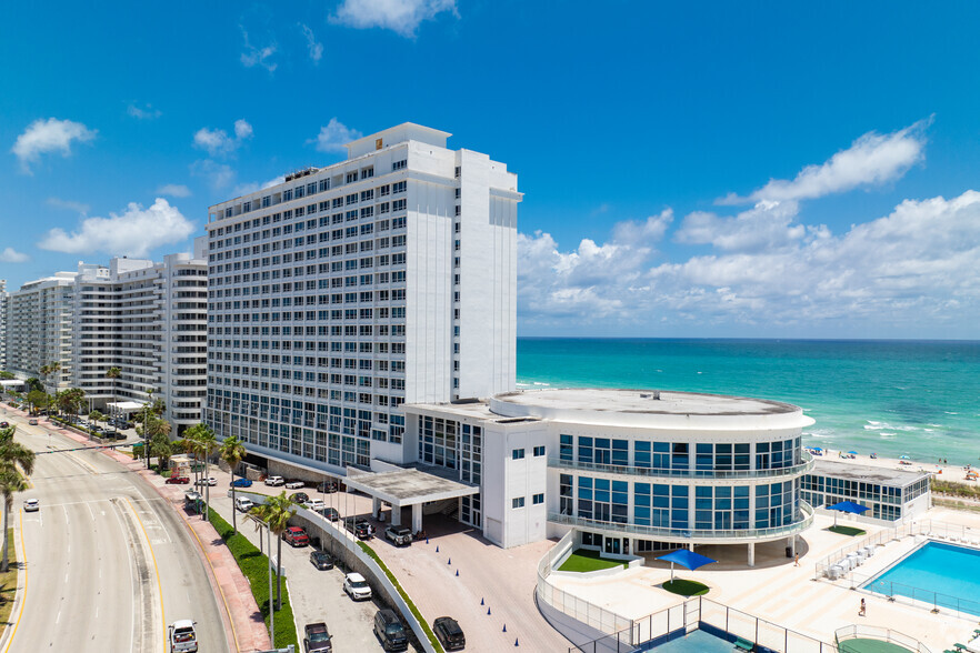 5445 Collins Ave, Miami Beach, FL en alquiler - Foto del edificio - Imagen 2 de 7