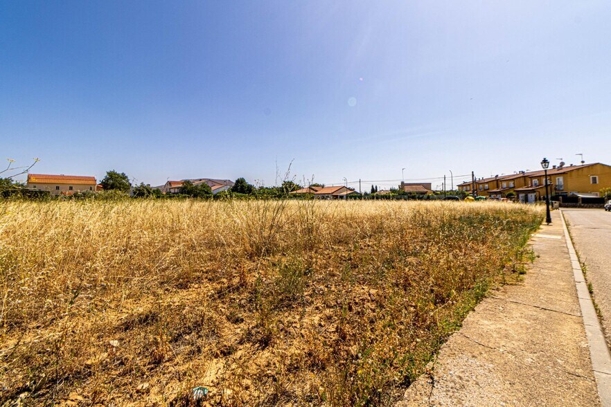 Terreno en Humanes, Guadalajara en venta - Foto del edificio - Imagen 2 de 13