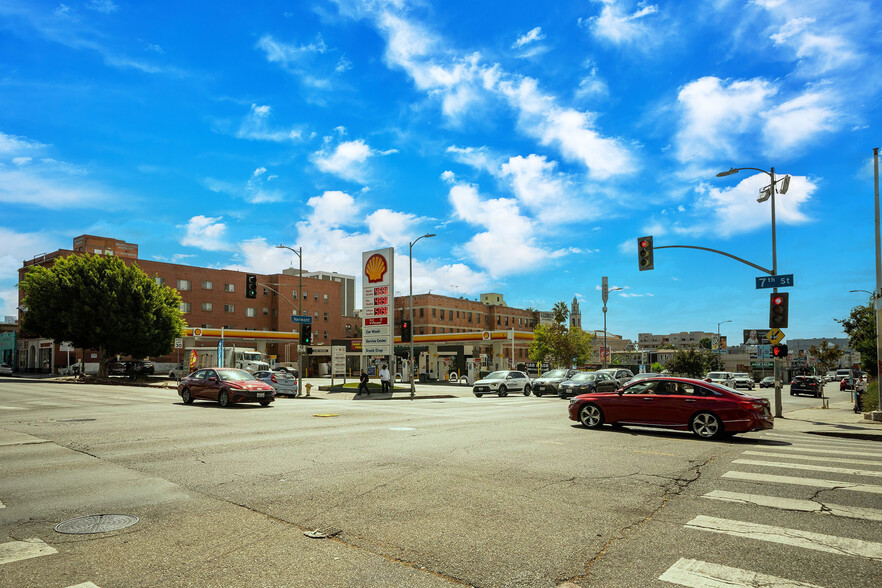 700 S Vermont Ave, Los Angeles, CA en venta - Foto del edificio - Imagen 1 de 19